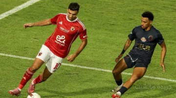 مشهد كوميدي.. نجم الأهلي يقلد محمد هنيدي للسخرية من خوان بيزيرا (فيديو) 1